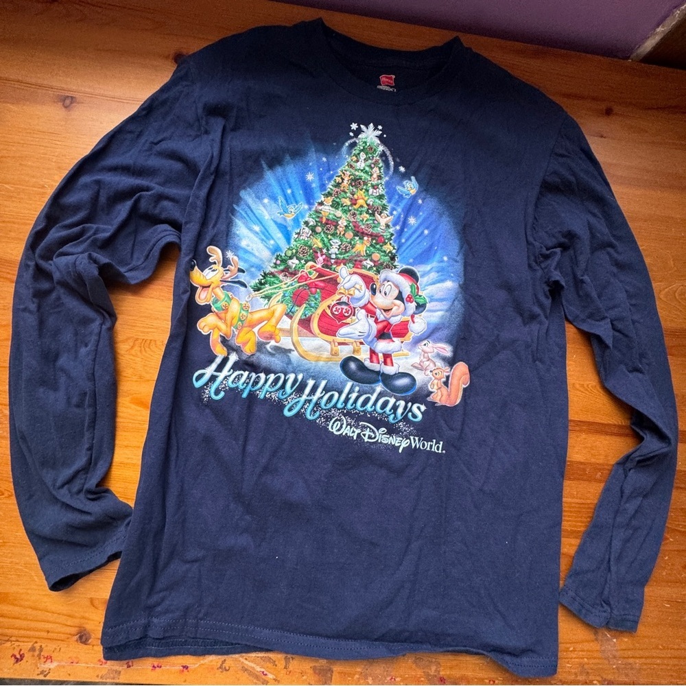 Disney Christmas  long sleeves unisex tshirt size medium